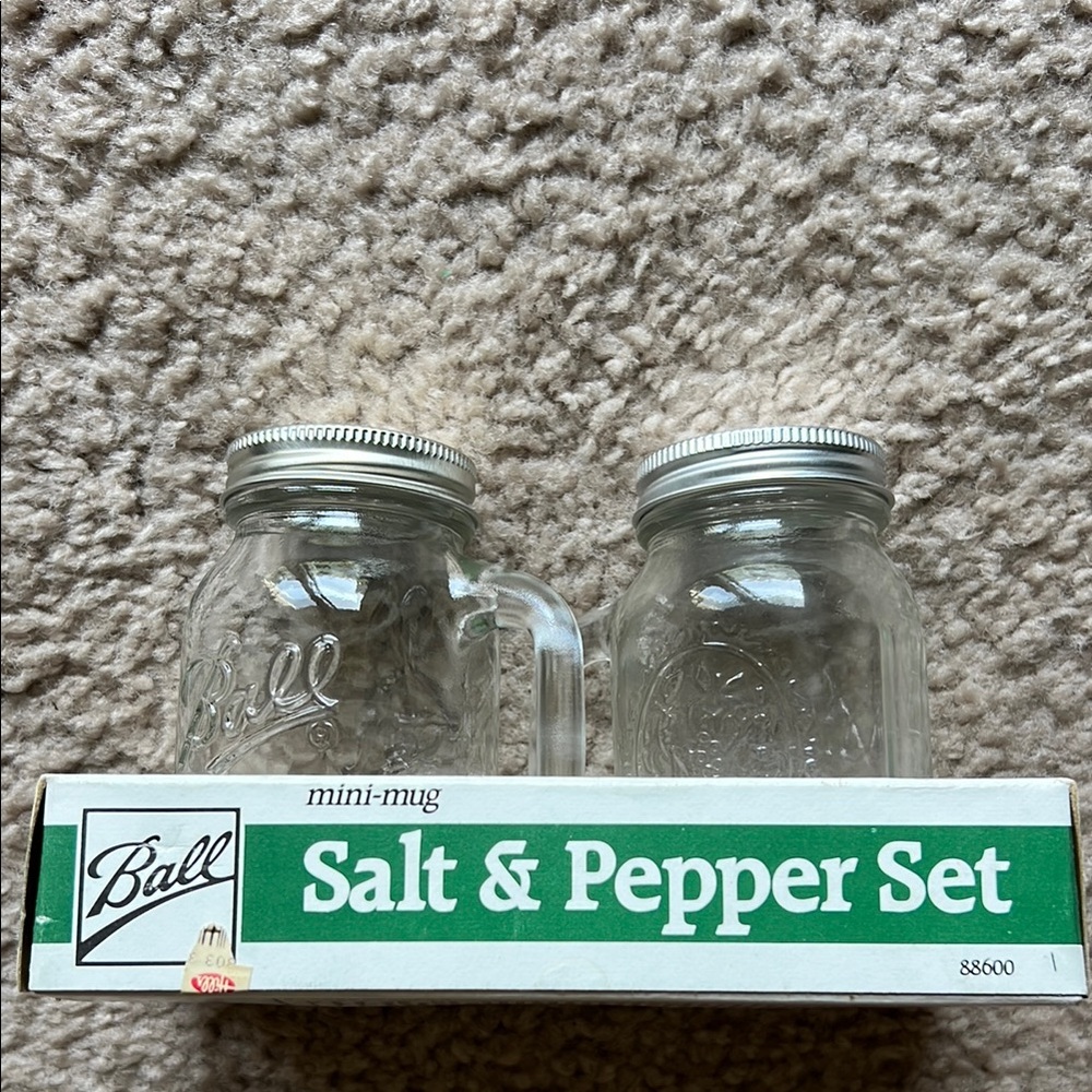 Ball Mini-Mug Salt & Pepper Set